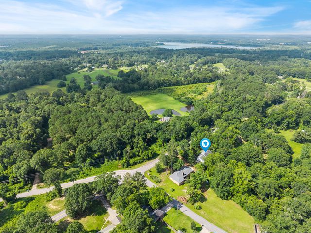 109 Corinth Rd., Petal, MS 39465