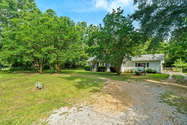 109 Corinth Rd., Petal, MS 39465