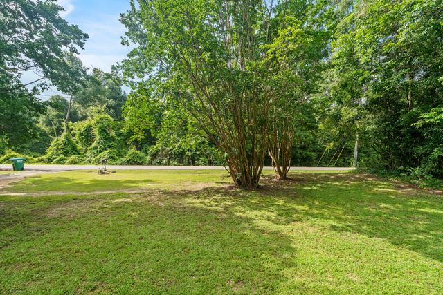 109 Corinth Rd., Petal, MS 39465
