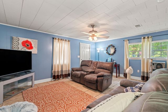109 Corinth Rd., Petal, MS 39465