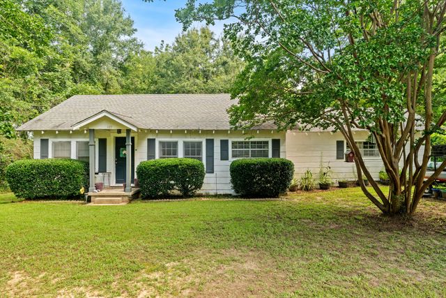109 Corinth Rd., Petal, MS 39465