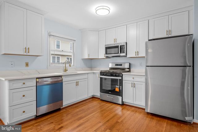 14720 GROBIE POND LN, Centreville, VA 20120