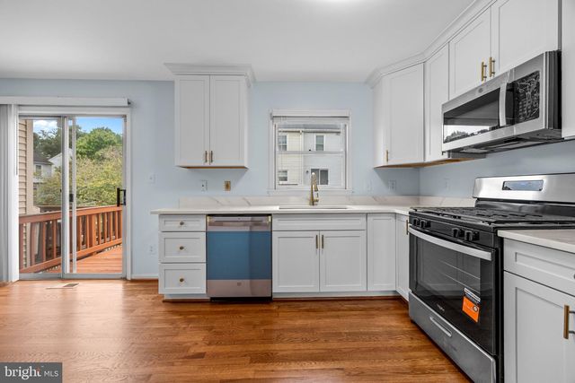 14720 GROBIE POND LN, Centreville, VA 20120