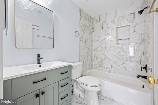 14720 GROBIE POND LN, Centreville, VA 20120