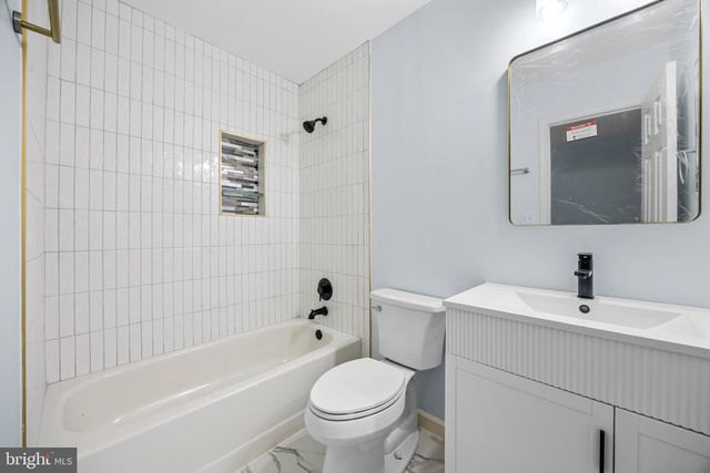 14720 GROBIE POND LN, Centreville, VA 20120
