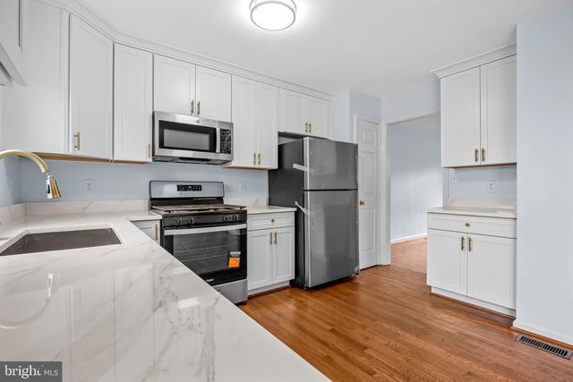 14720 GROBIE POND LN, Centreville, VA 20120