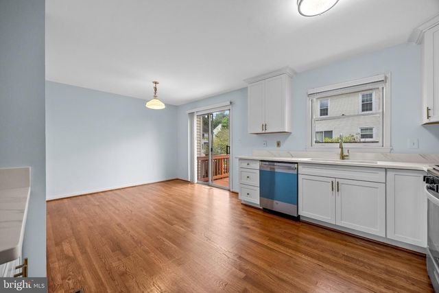 14720 GROBIE POND LN, Centreville, VA 20120