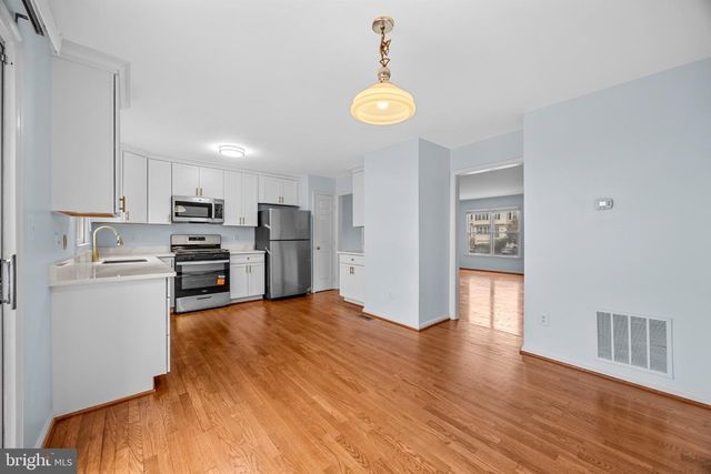 14720 GROBIE POND LN, Centreville, VA 20120