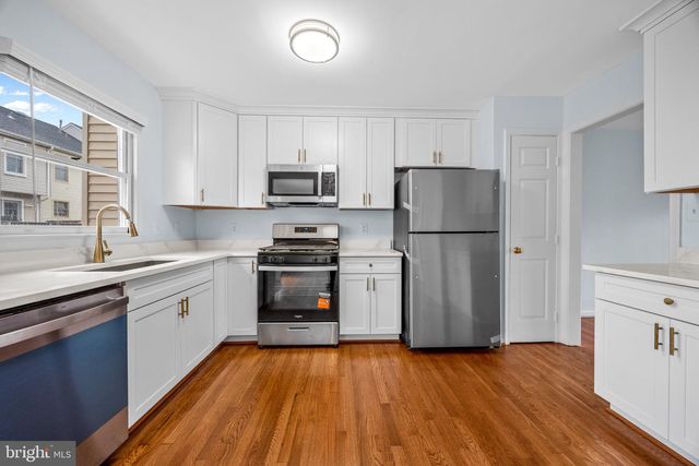 14720 GROBIE POND LN, Centreville, VA 20120