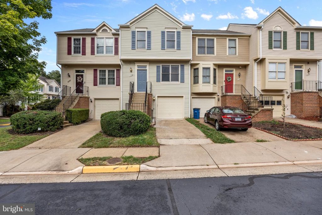 14720 GROBIE POND LN, Centreville, VA 20120