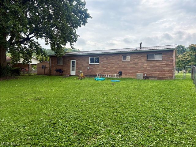 2407 Hanvey Avenue, Belpre, OH 45714