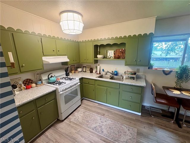 2407 Hanvey Avenue, Belpre, OH 45714