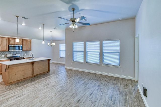 12613 NW 4th Street, Yukon, OK 73099