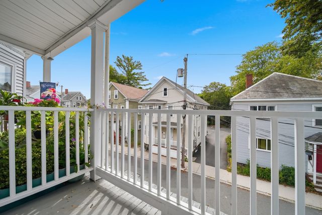 12 May St B, Salem, MA 01970