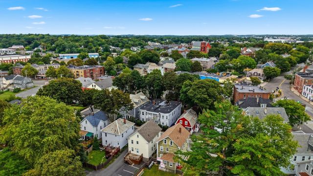 12 May St B, Salem, MA 01970