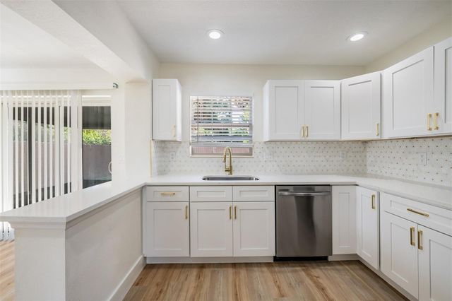 4323 S LOIS AVENUE, Tampa, FL 33611