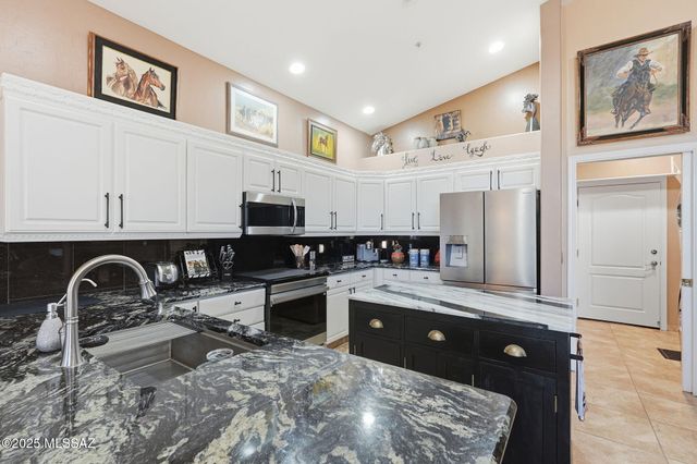 3461 S Abrego Drive, Green Valley, AZ 85614