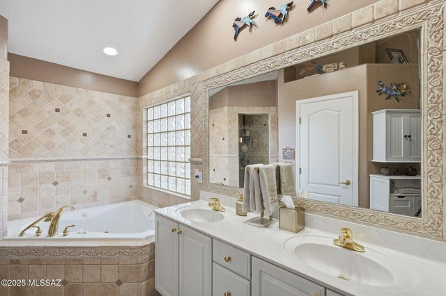 3461 S Abrego Drive, Green Valley, AZ 85614