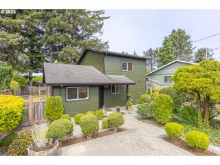 691 Se JETTY Ave, Lincoln City, OR 97367