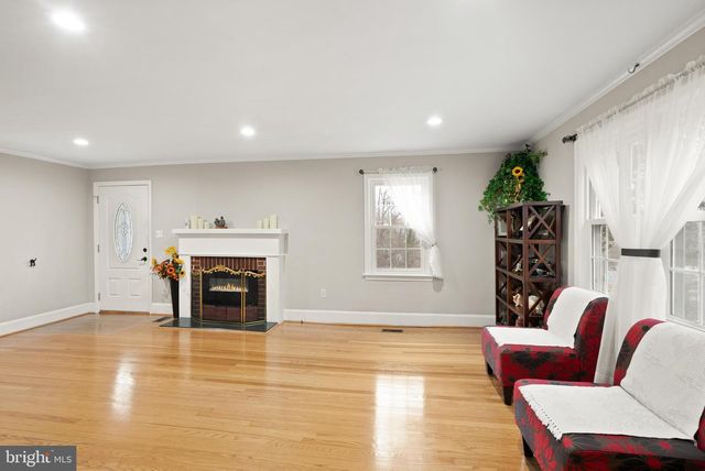 2928 HUNTER RD, Fairfax, VA 22031