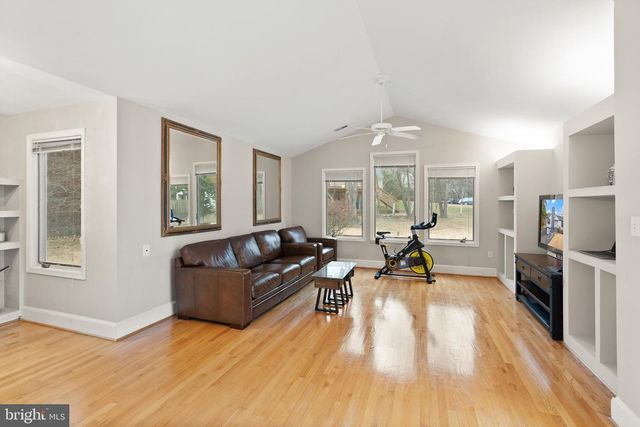 2928 HUNTER RD, Fairfax, VA 22031