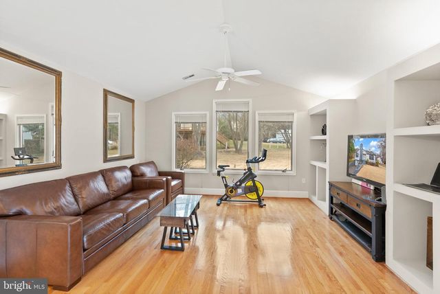 2928 HUNTER RD, Fairfax, VA 22031