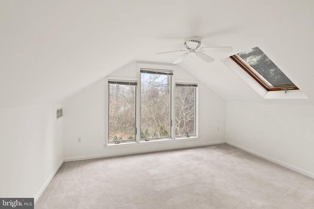 2928 HUNTER RD, Fairfax, VA 22031