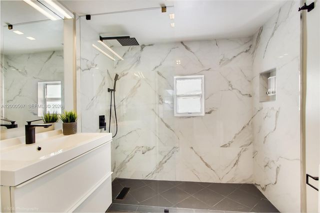 755 NW 43rd St ., Miami, FL 33127