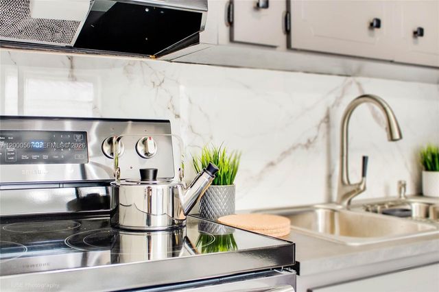 755 NW 43rd St ., Miami, FL 33127