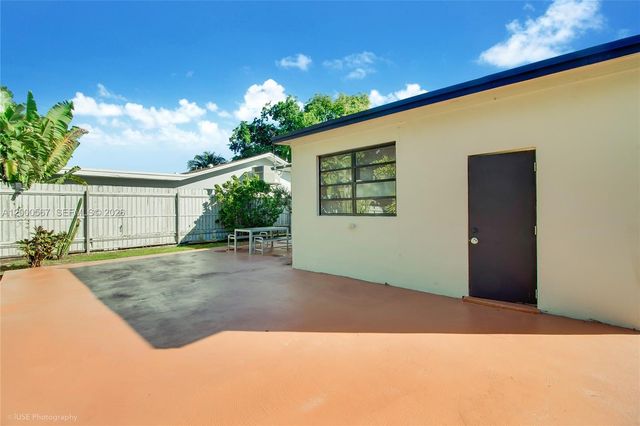 755 NW 43rd St ., Miami, FL 33127