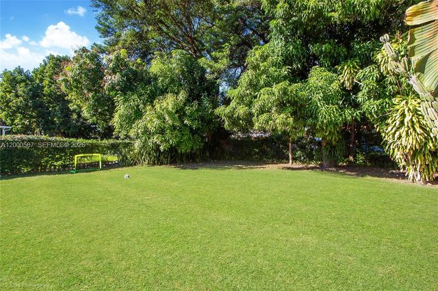 755 NW 43rd St ., Miami, FL 33127