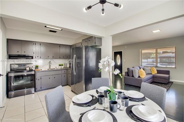 755 NW 43rd St ., Miami, FL 33127