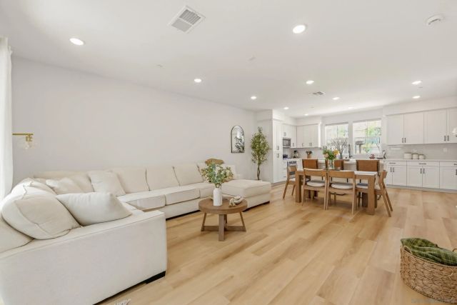 433 Jupiter GLN, Escondido, CA 92025