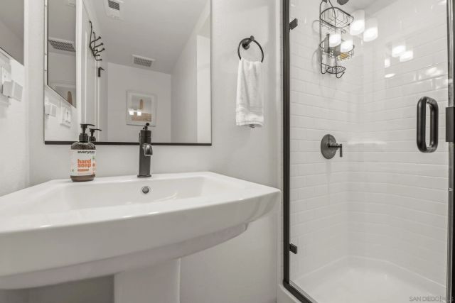 433 Jupiter GLN, Escondido, CA 92025