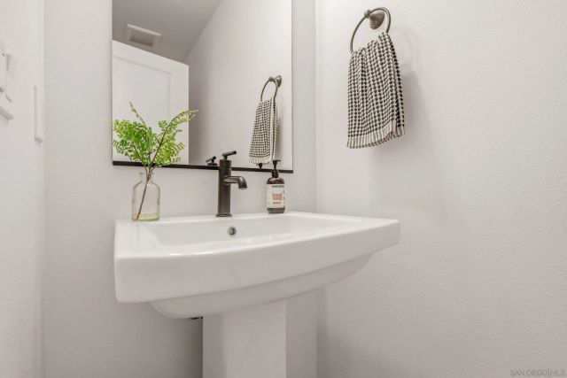 433 Jupiter GLN, Escondido, CA 92025