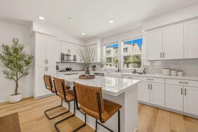 433 Jupiter GLN, Escondido, CA 92025