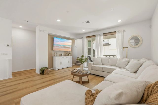 433 Jupiter GLN, Escondido, CA 92025