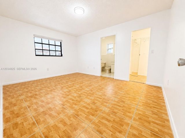 2485 W 70th Pl, Hialeah, FL 33016