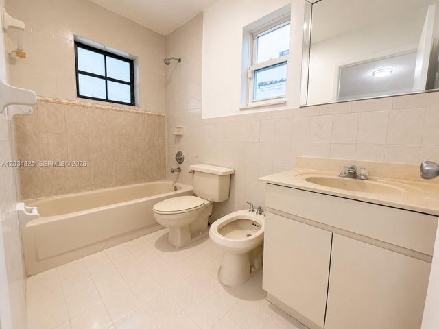 2485 W 70th Pl, Hialeah, FL 33016