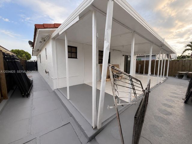 2485 W 70th Pl, Hialeah, FL 33016
