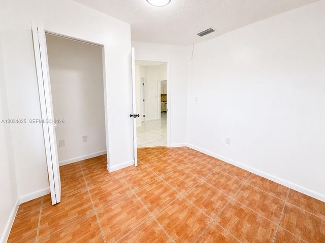 2485 W 70th Pl, Hialeah, FL 33016