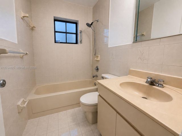 2485 W 70th Pl, Hialeah, FL 33016