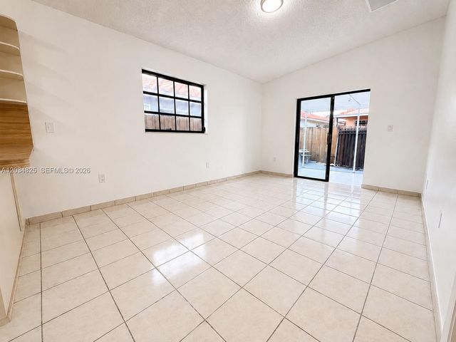 2485 W 70th Pl, Hialeah, FL 33016