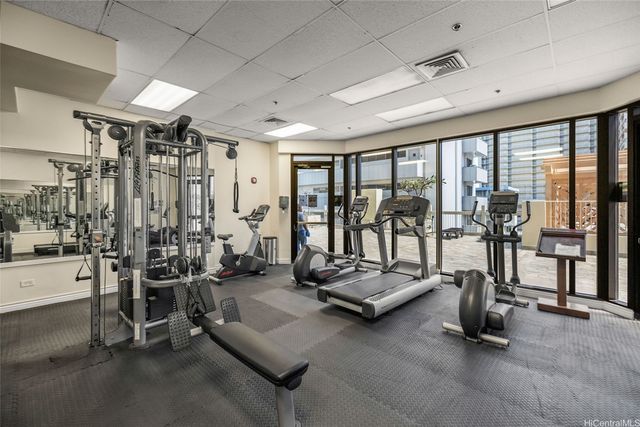 445 Seaside Avenue 1815, Honolulu, HI 96815