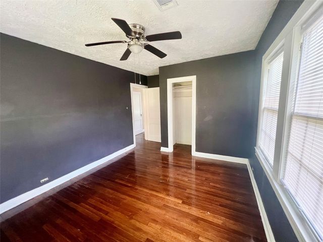 217 13th Avenue N, Texas City, TX 77590