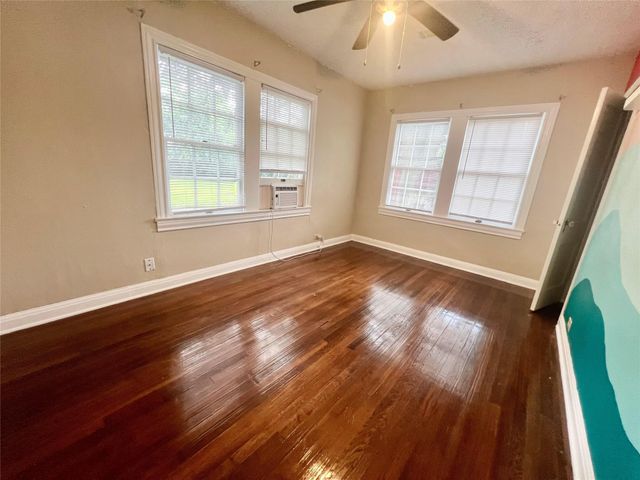 217 13th Avenue N, Texas City, TX 77590