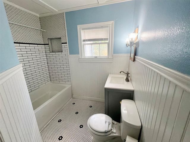 217 13th Avenue N, Texas City, TX 77590
