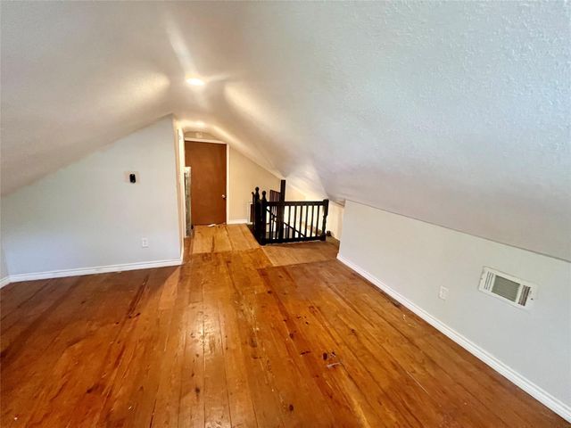 217 13th Avenue N, Texas City, TX 77590