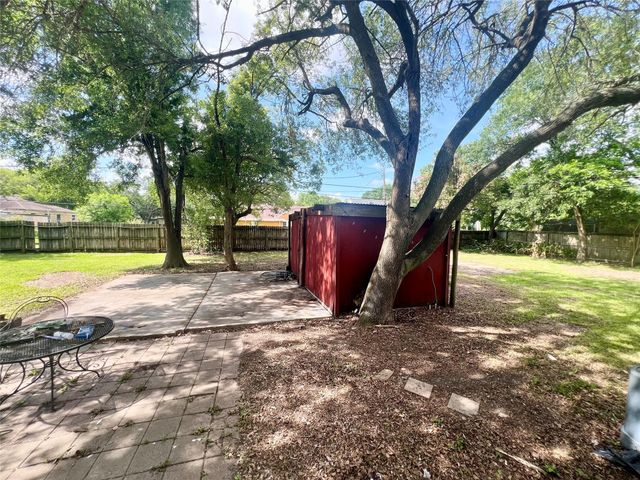 217 13th Avenue N, Texas City, TX 77590