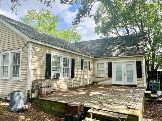 217 13th Avenue N, Texas City, TX 77590